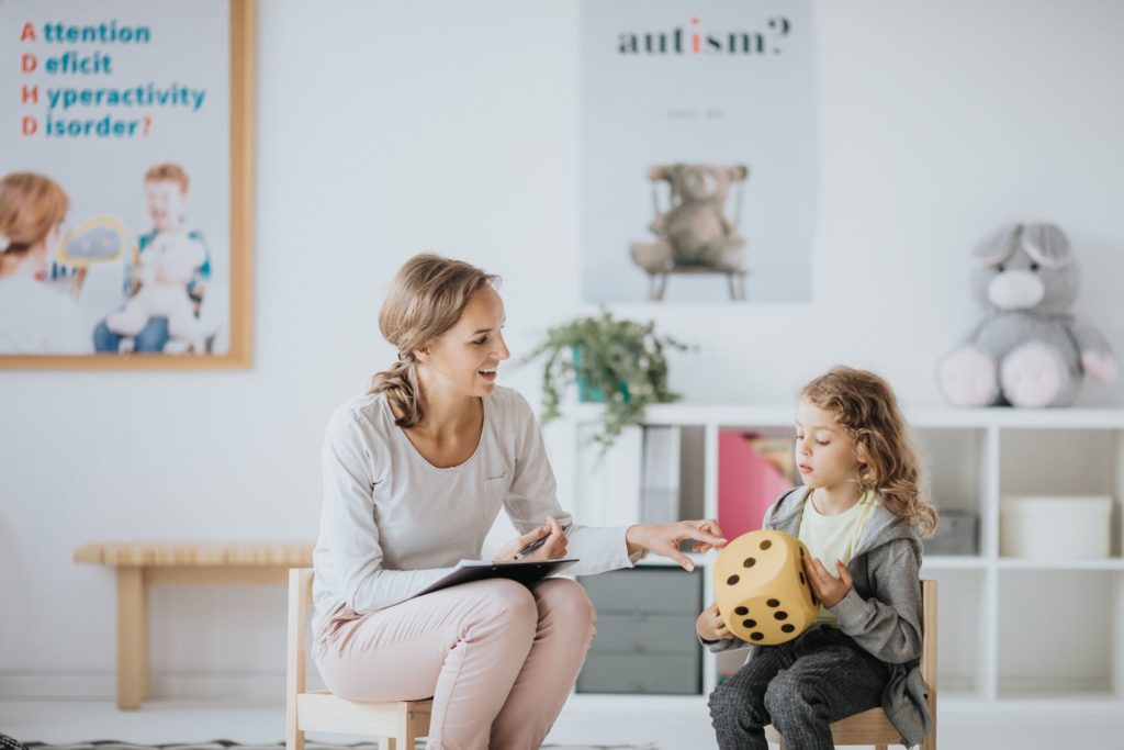 Intervenir : principes d’accompagnement thérapeutique et adaptations scolaires